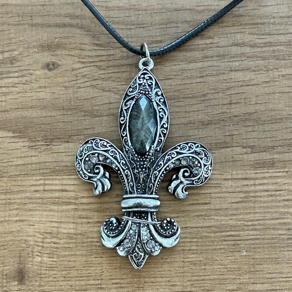 Silver Fleur-de-Lis Pendant Necklace